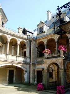 Schloss Gołuchów, Innenhof